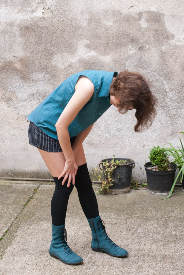 Teal Sleeveless Grainline Studio Archer Shirt: Action Shot